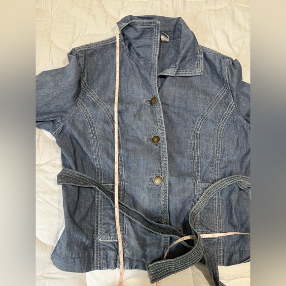 Chico's 100% cotton Blue light denim Jacket w/  Belted Waist sz 2 Vanity = Large - Picture 9 of 10